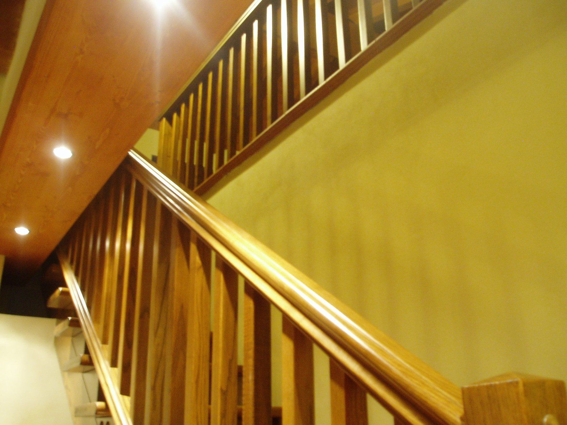 ringhiera in legno di scala interna