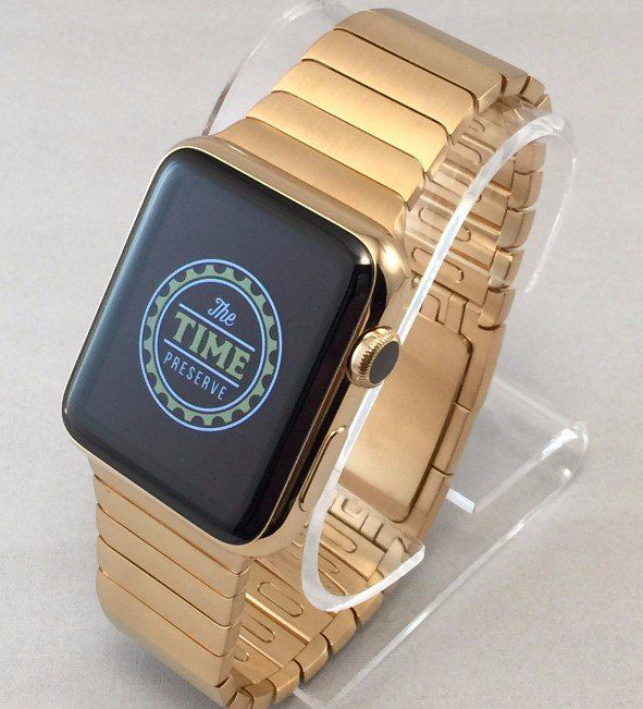 Apple watch and link bracelet in 18k Gold the time preserve