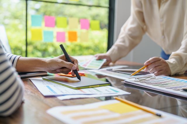 地方観光地におけるインバウンド受け入れと地域活性化をイメージした写真