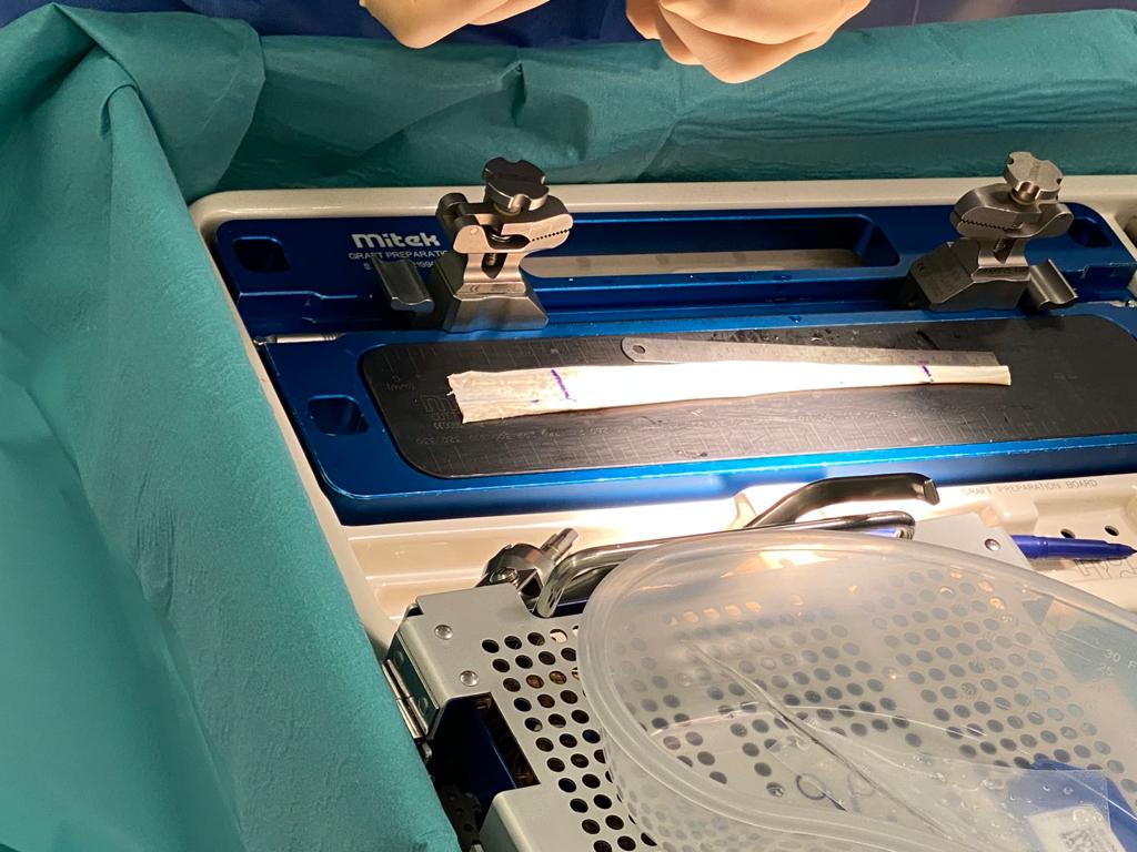 A close up of a surgical tray with surgical instruments on it