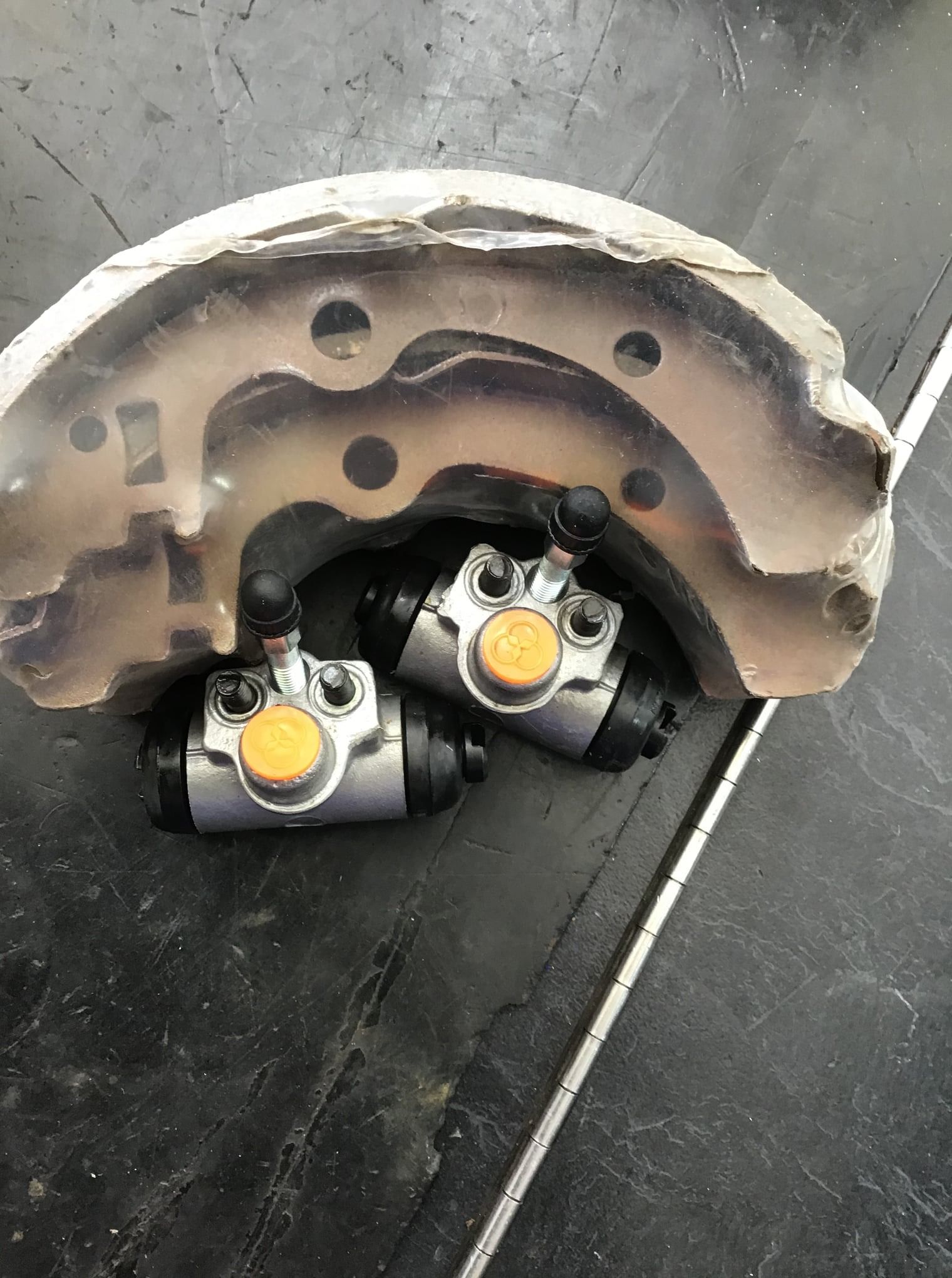 Brake Drum Set With Two Hydraulic Cylinders