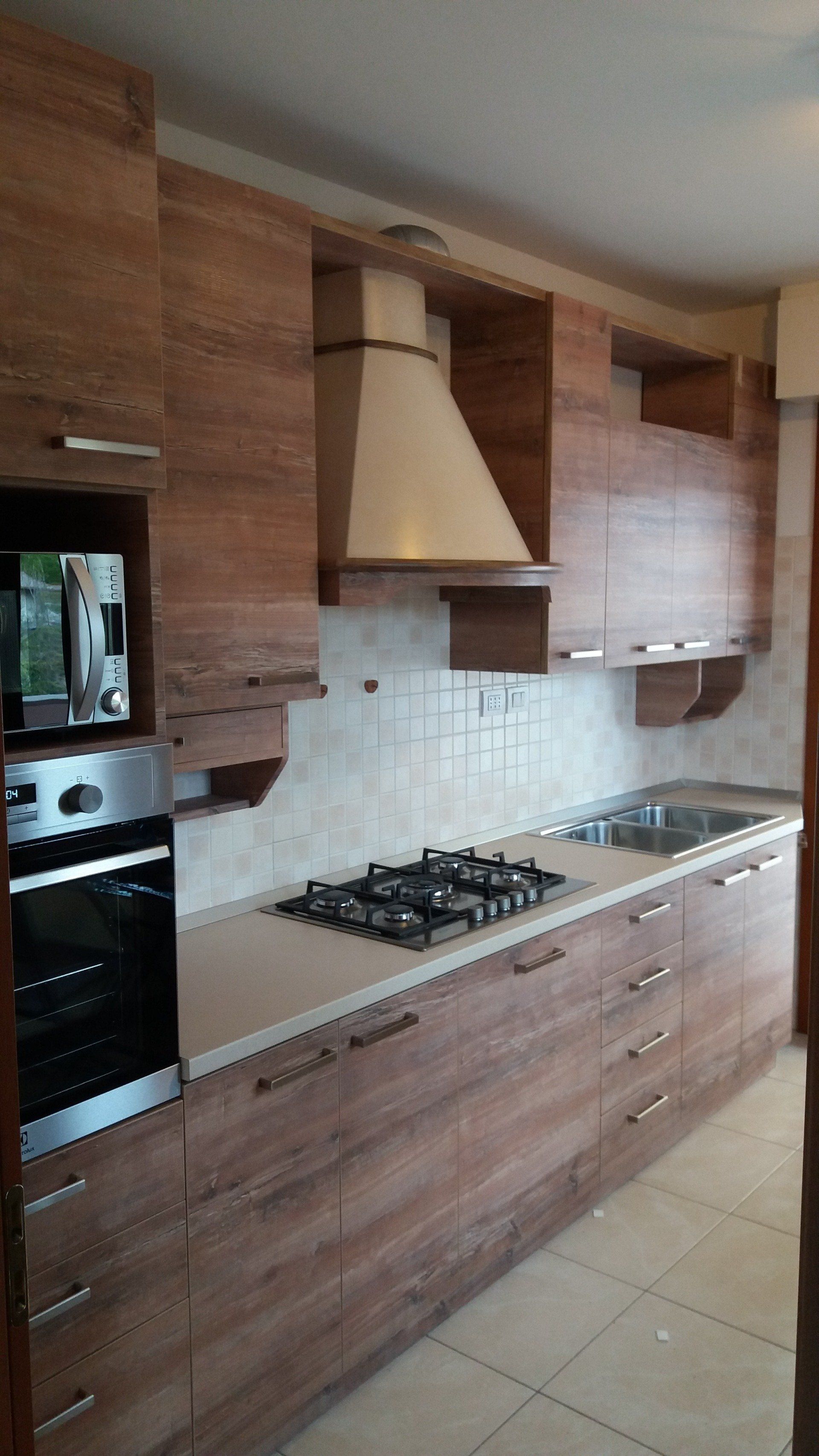 Cucina in legno su misura