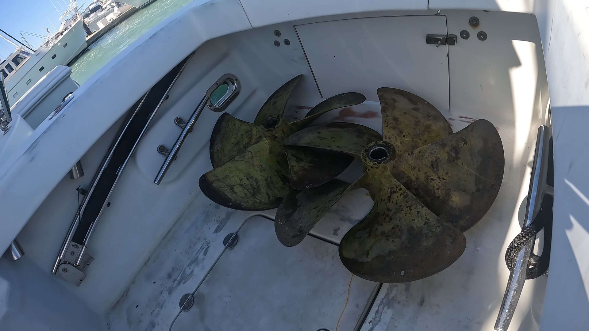 A pair of propellers on the side of a boat
