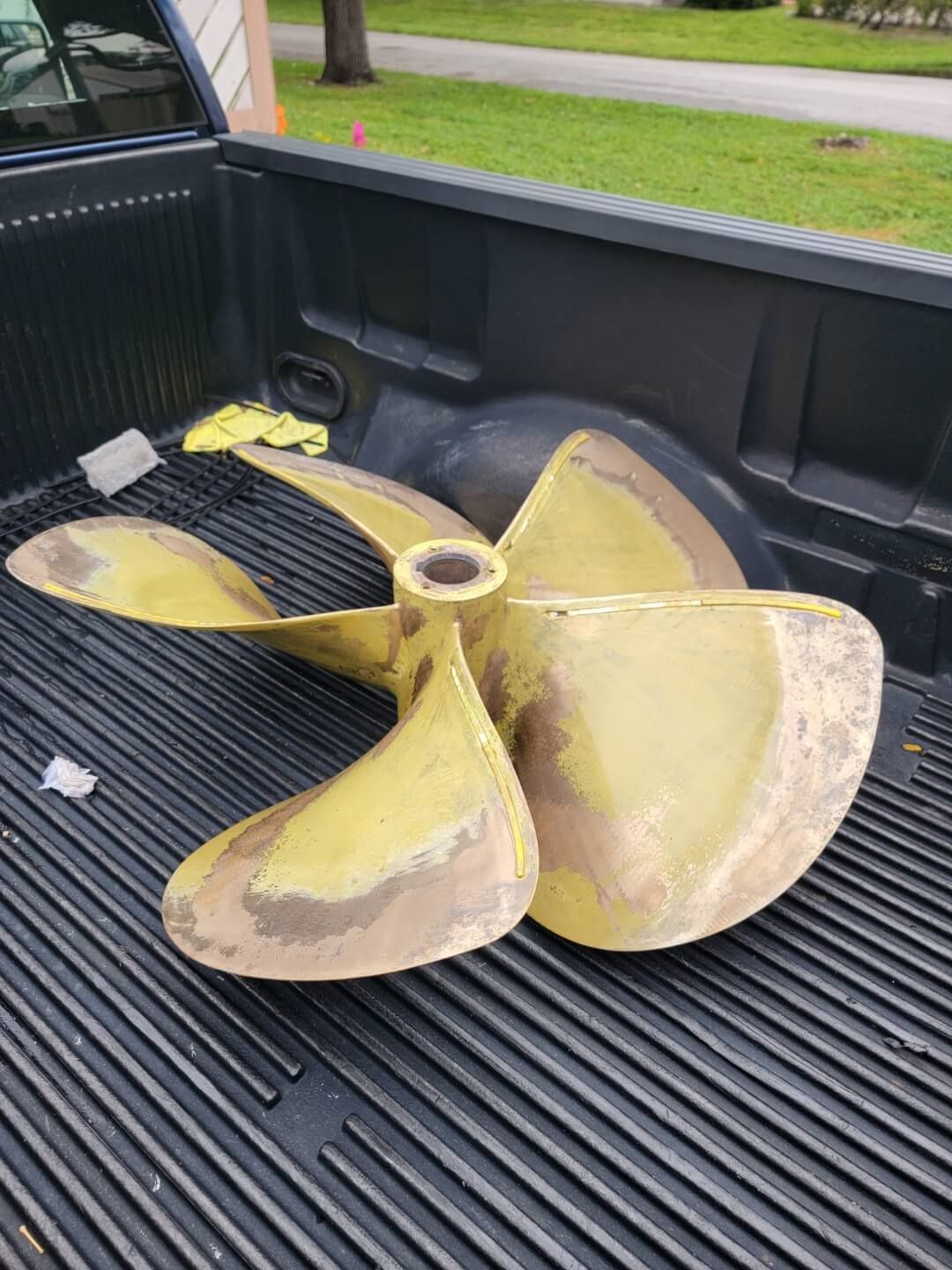 40- Veem Propeller Removal - 68' Viking