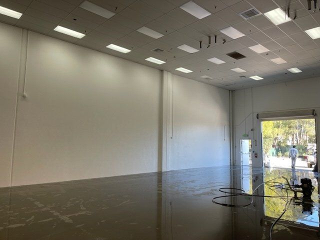 A large empty room with a lot of lights on the ceiling