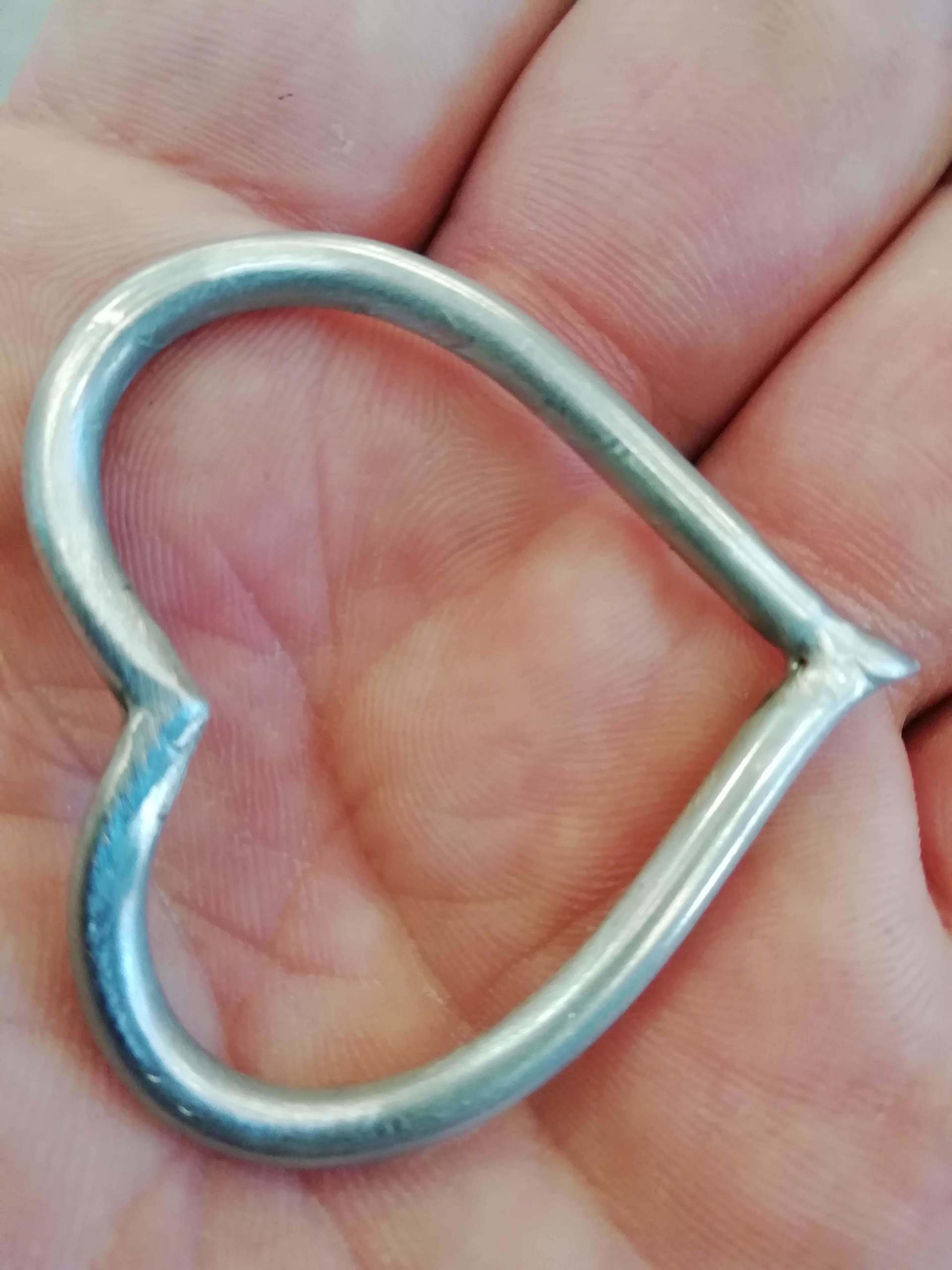 cuore in metallo