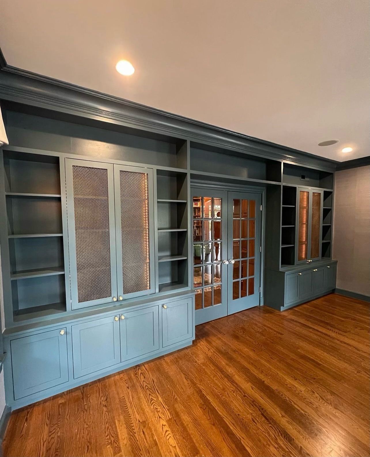Licensed general contractor and carpenter for custom built in shelves and cabinets in Grafton, Massachusetts