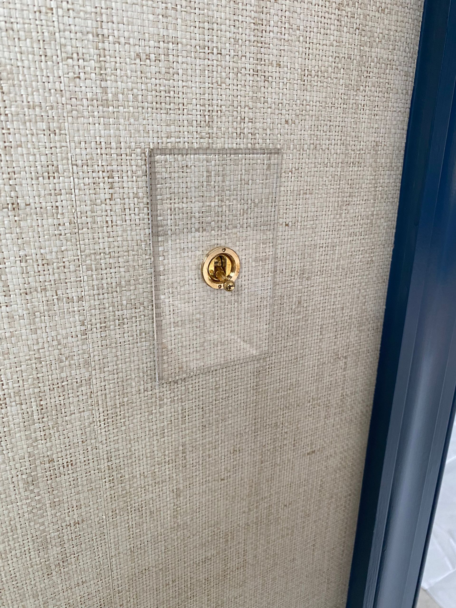 A close up of a light switch on a wall.