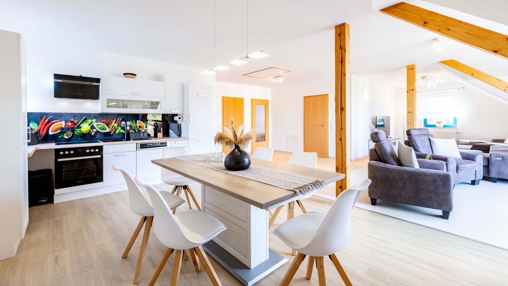 Ferienwohnung Hainleiteblick - Esstisch mit Blick zur Wohnlandschaft