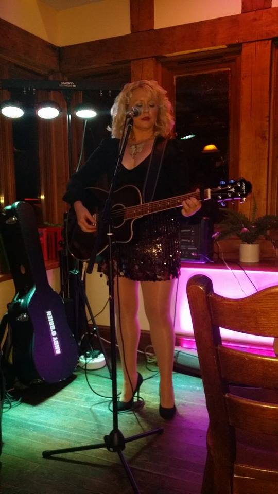 Cathy Beech singing at The Lowfields, Marton, Shropshire