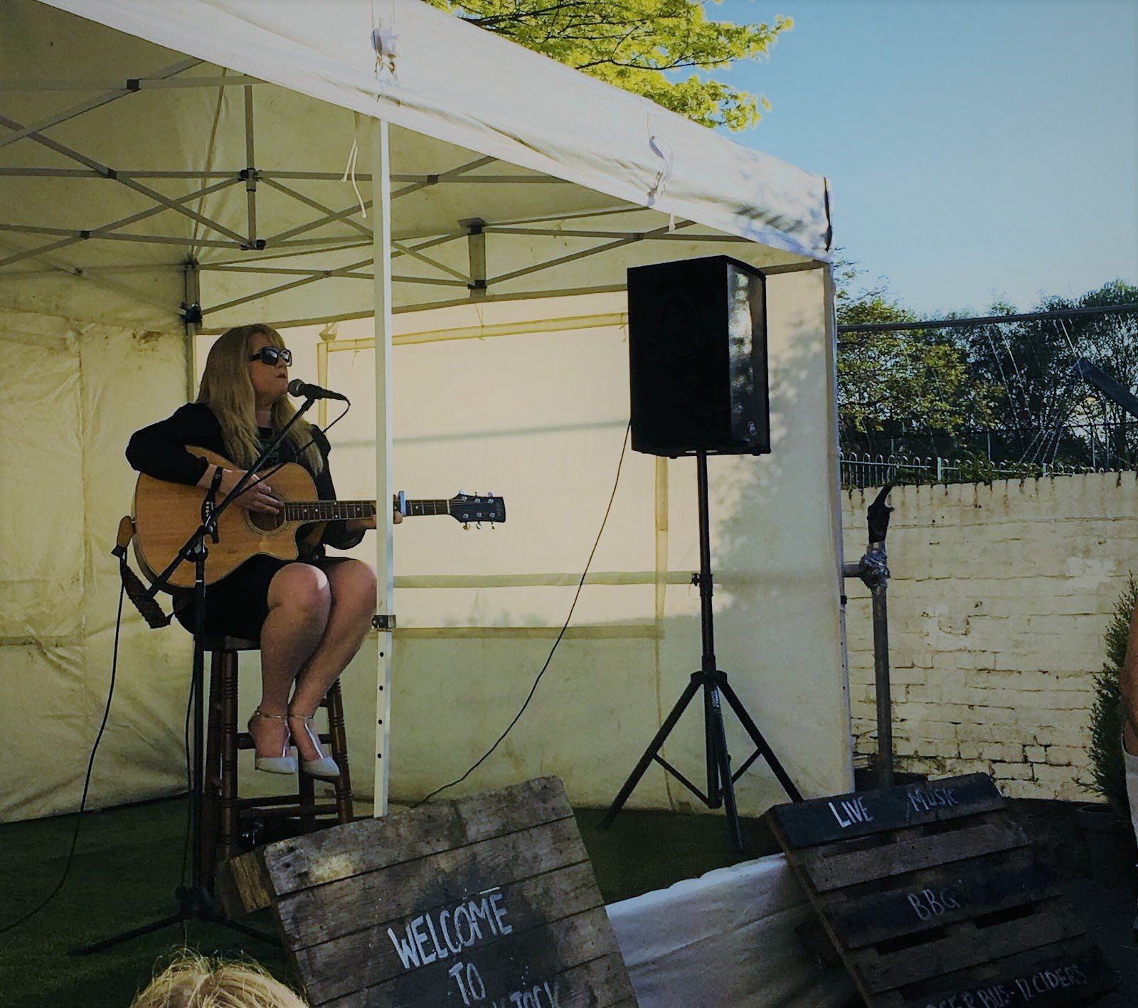 Cathy Beech singing at Welshpool Music Festival