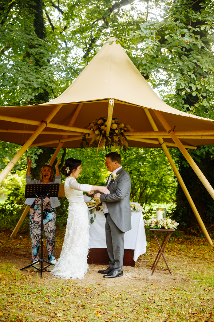 Barnabrow wedding ceremony