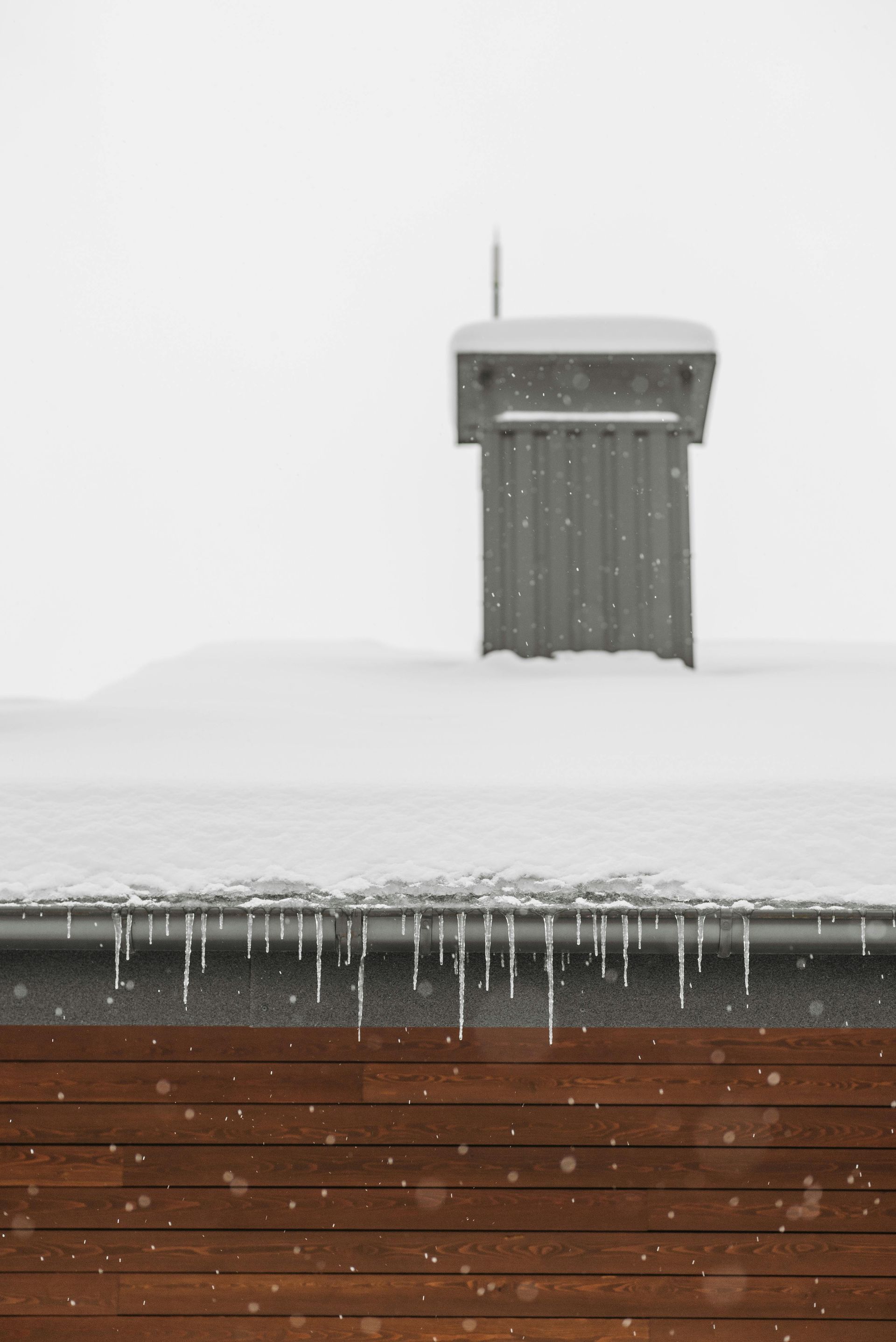 heavy Pennsylvania snowfall on roofing 