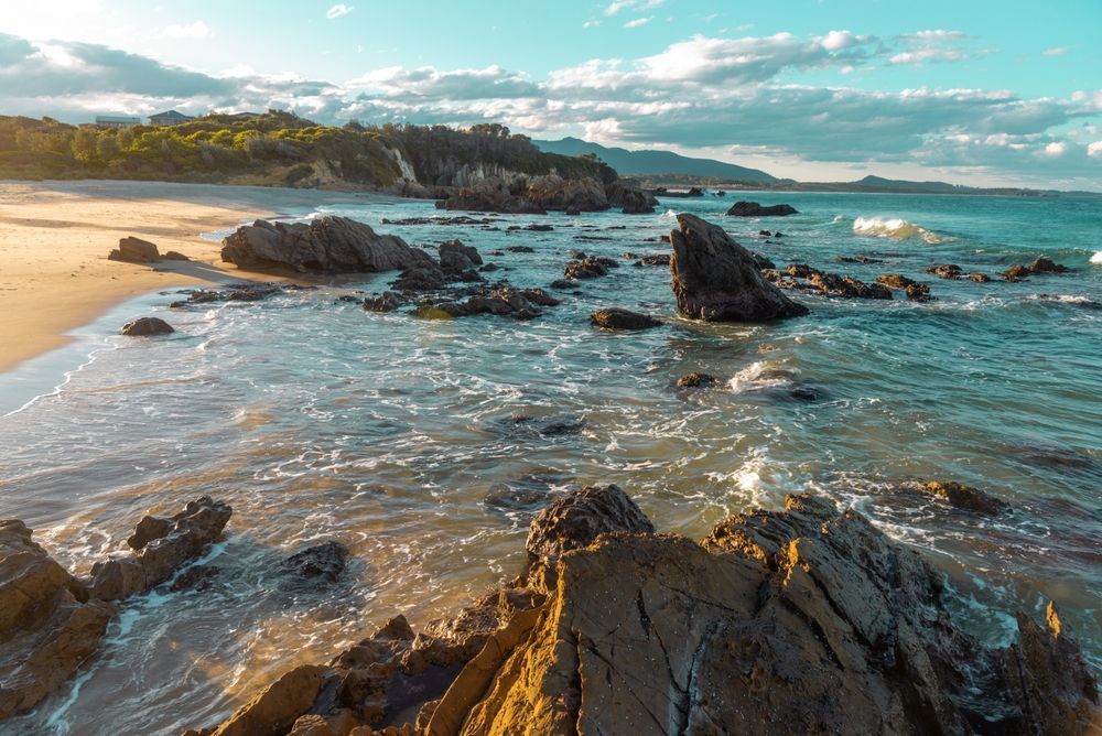 There Are A Lot Of Rocks On The Beach Near The Ocean — Creative Landscapes Coffs Harbour In Sapphire Beach, NSW