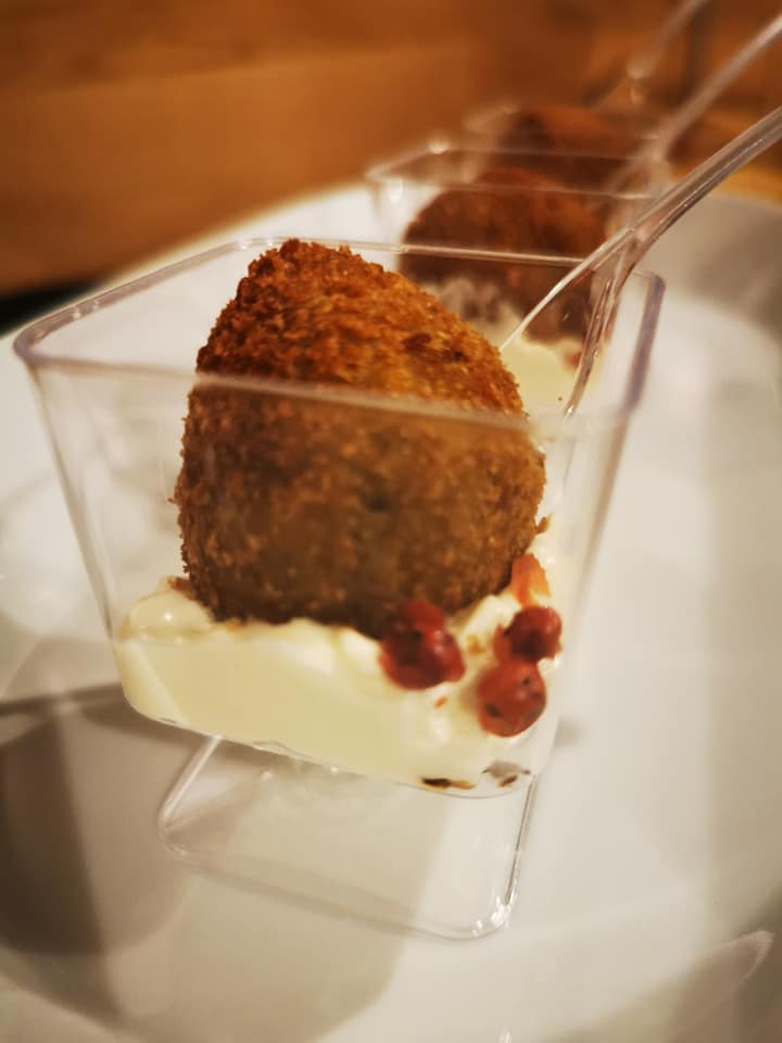 polpette e crema di formaggio