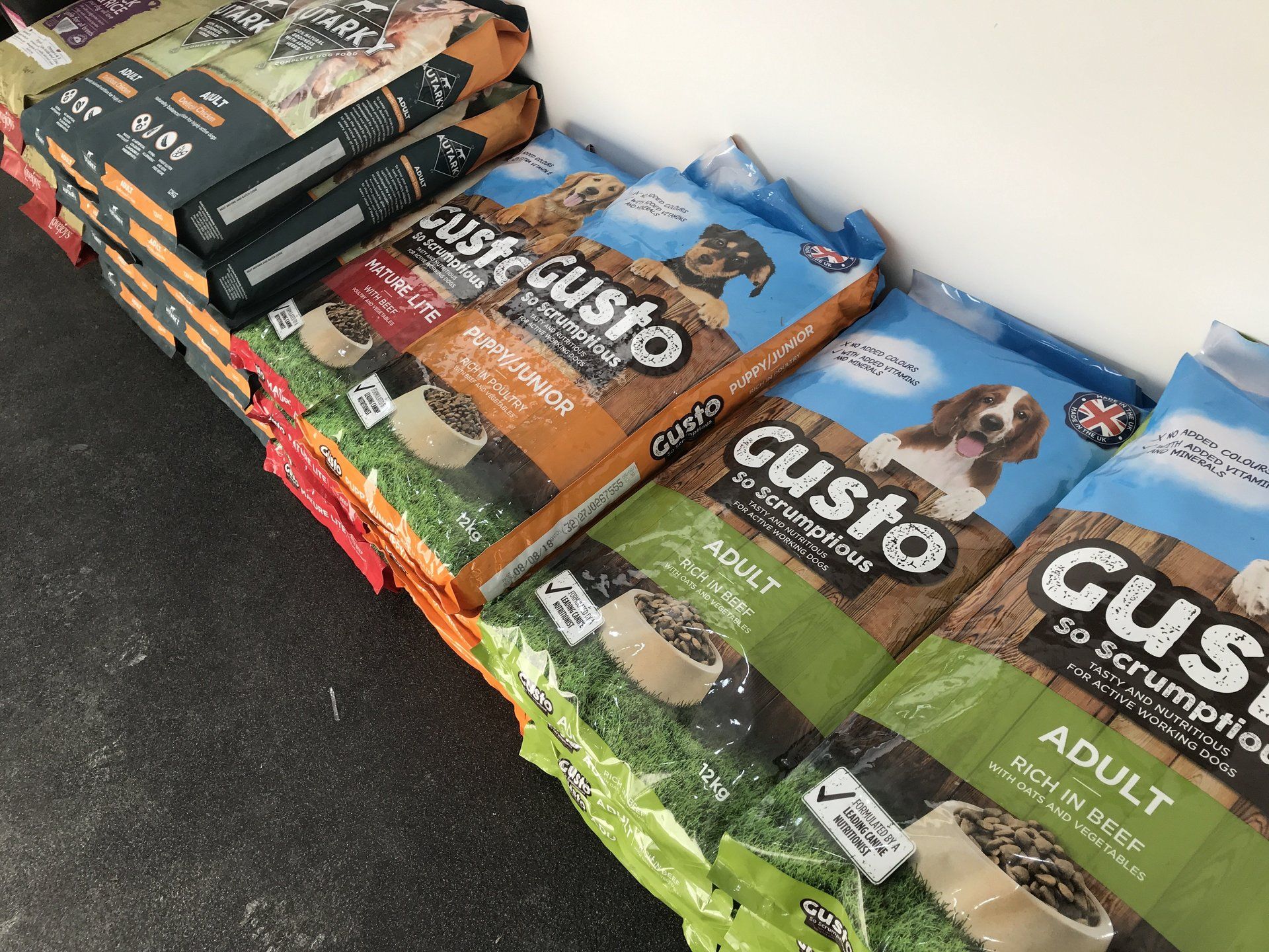 raw dog food and natural dog treats from barehams shop orsett, grays