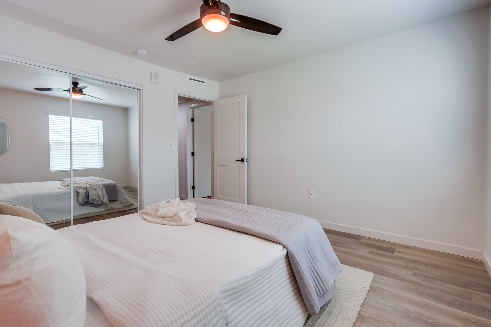 Photo showing a bedroom