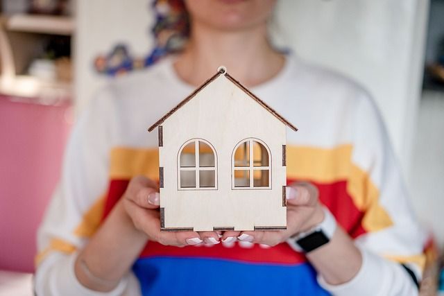 Evaluate Your Options: Traditional vs. Cash Buyers