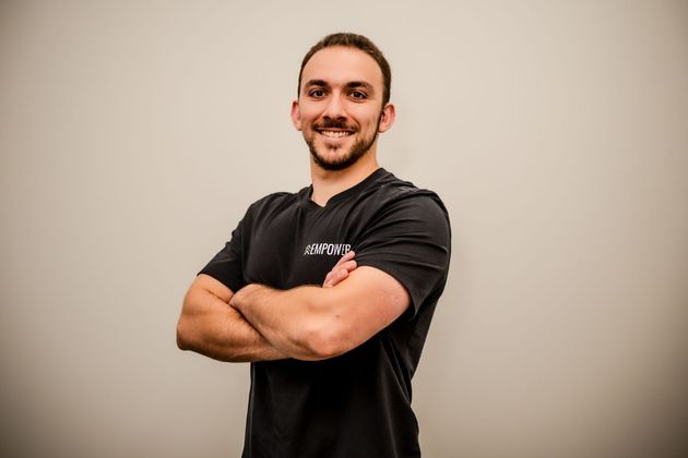 Man wearing gray t-shirt with