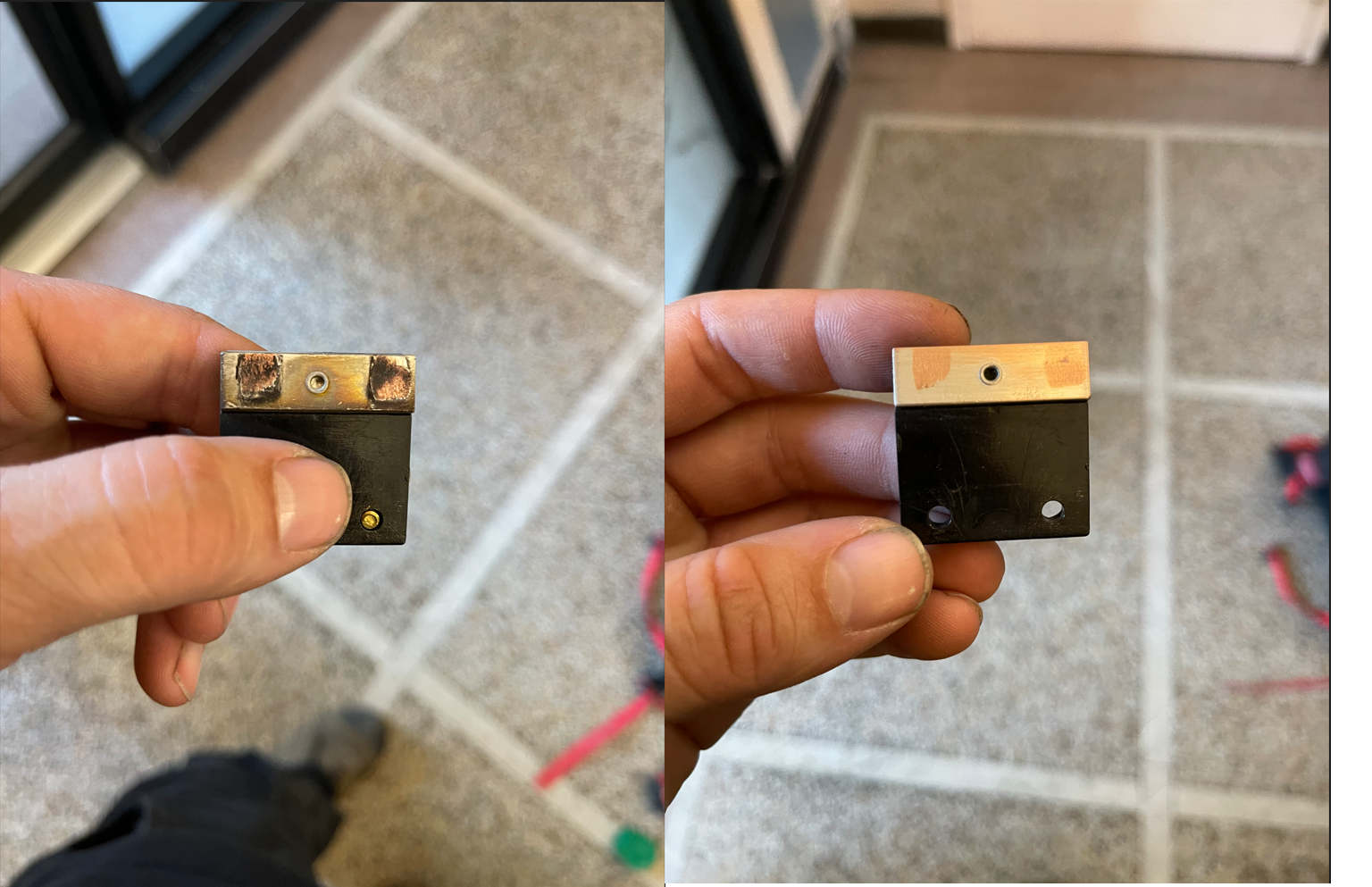 Une personne tient un morceau de métal à la main