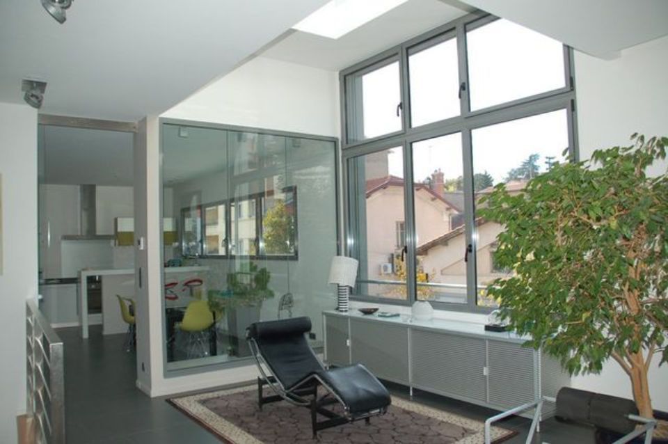 zona giorno con vetrate