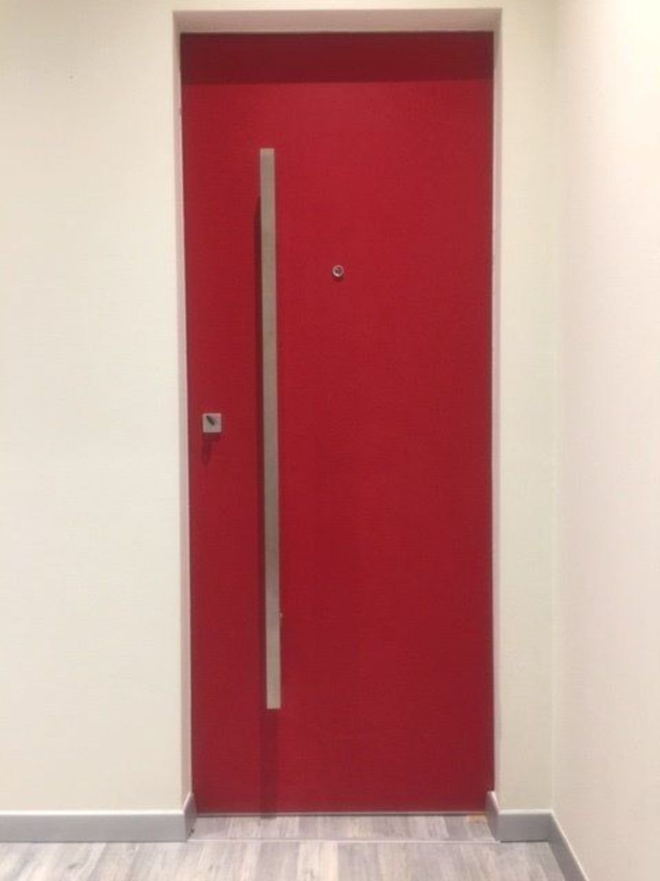 porta blindata rossa