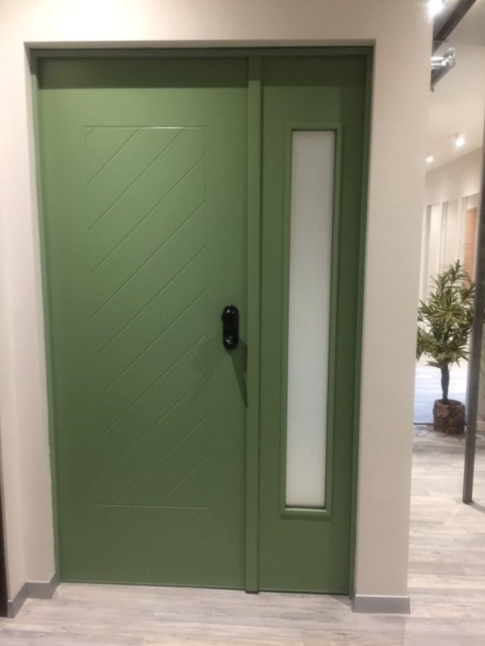 porta blindata verde per condomini