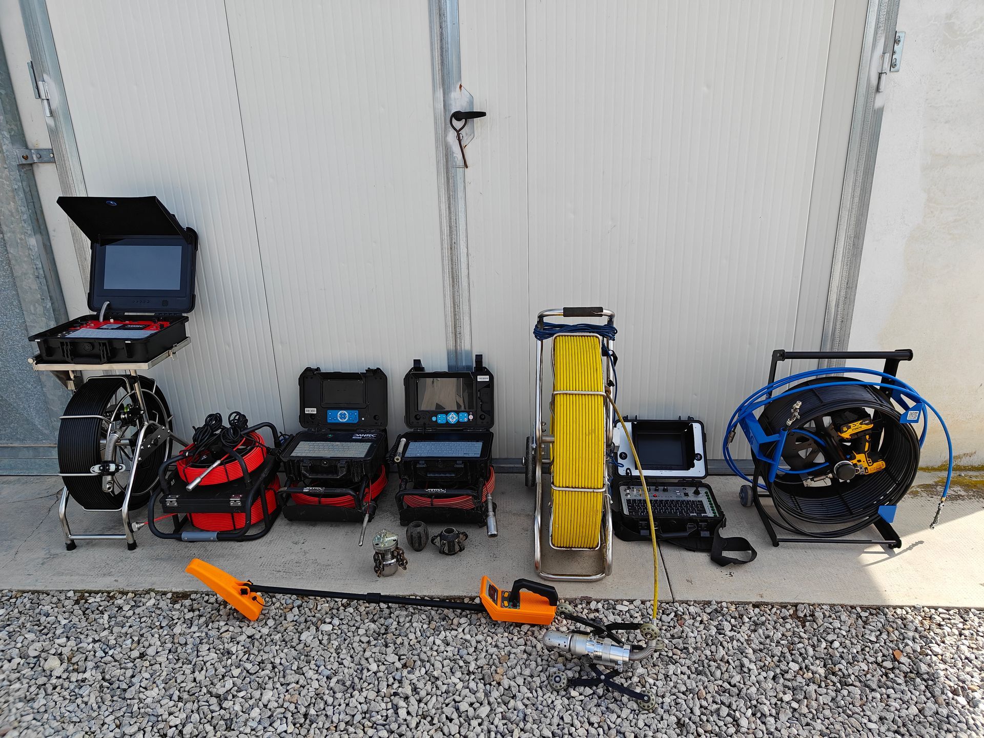 Attrezzatura per videoisepzioni e rilevamento pozzetti