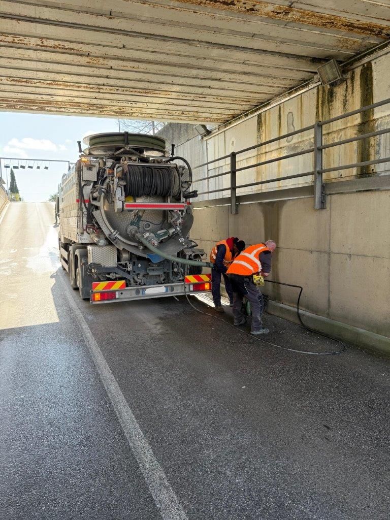 pulizia fognatura stradale