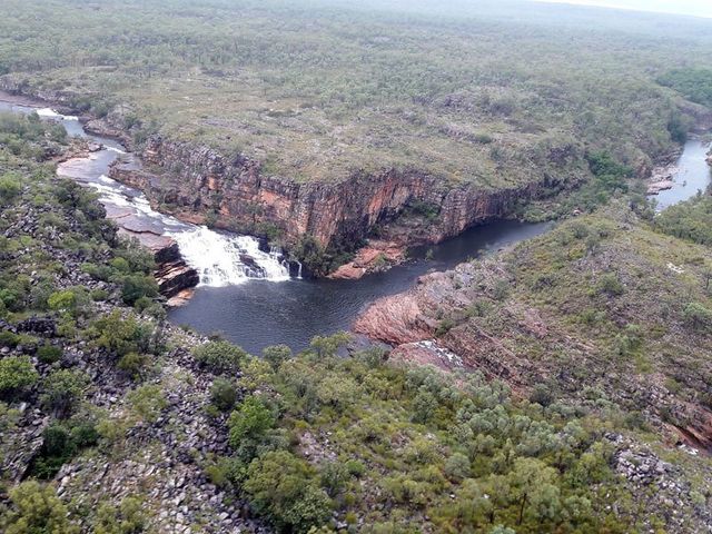 Kakadu, Amphitheatre Falls seen from the air, Kudjewk, the wet season