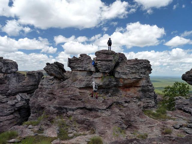 Kakadu, Baroalba above Gubars.
Enjoying the view from a high point.