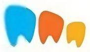 Tre denti stilizzati colorati: blu, arancione e giallo.