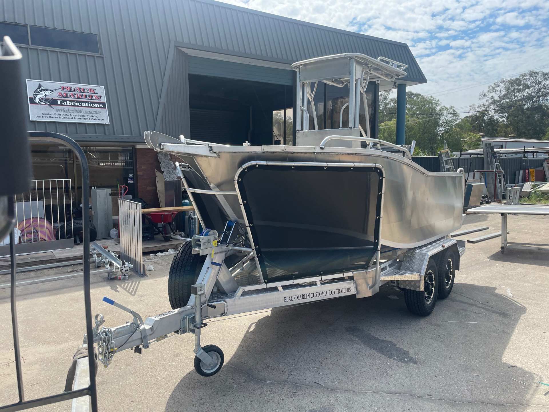 A row of boats are docked in a harbour