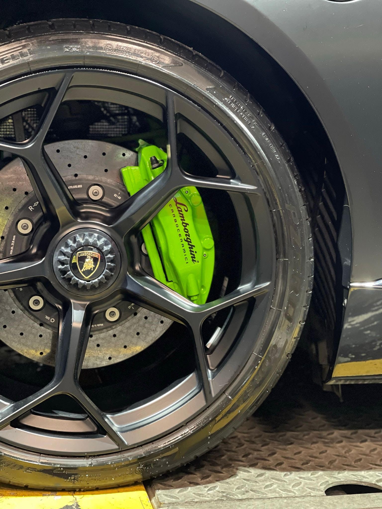 Lamborghini Huracan Alloy Wheels Cleaned