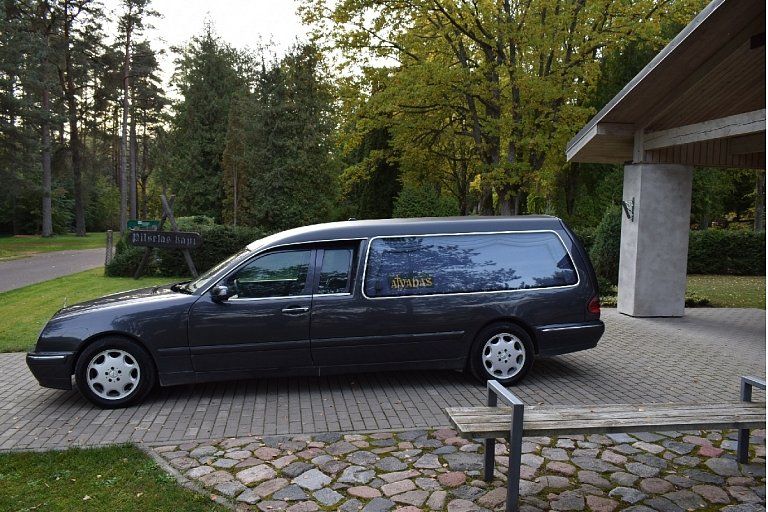 Bēru pakalpojumi Talsos, Talsu novadā, Dundagas novadā, Rojas novadā, Mērsraga un Kandavas novadā, Apbedīšanas birojs, apbedīšanas biroji, diennakts pakalpojumi, morgs, morga pakalpojumi, katafalks, katafalka pakalpojumi