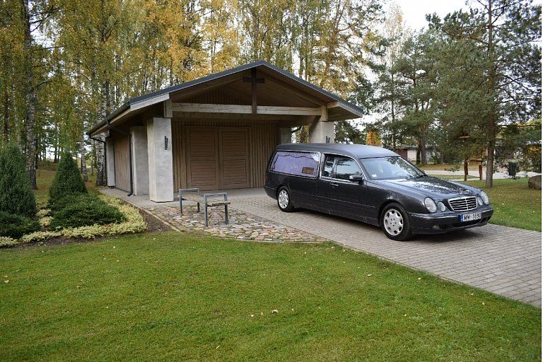 Bēru pakalpojumi Talsos, Talsu novadā, Dundagas novadā, Rojas novadā, Mērsraga un Kandavas novadā, Apbedīšanas pakalpojumi, Apbedīšanas piederumi, Apbedīšana Talsos