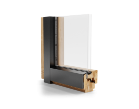 Primo piano di una finestra con cornice in legno su sfondo bianco.