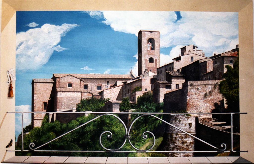 Un balcone con un dipinto di un castello sullo sfondo