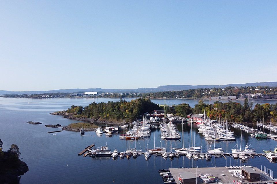 Dronebilde av båthavn i Oslo