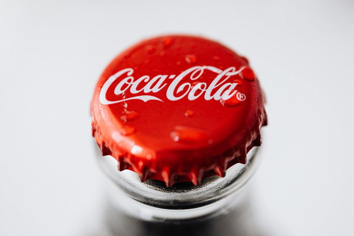 Bilde av logoen til Coca Cola på en kork