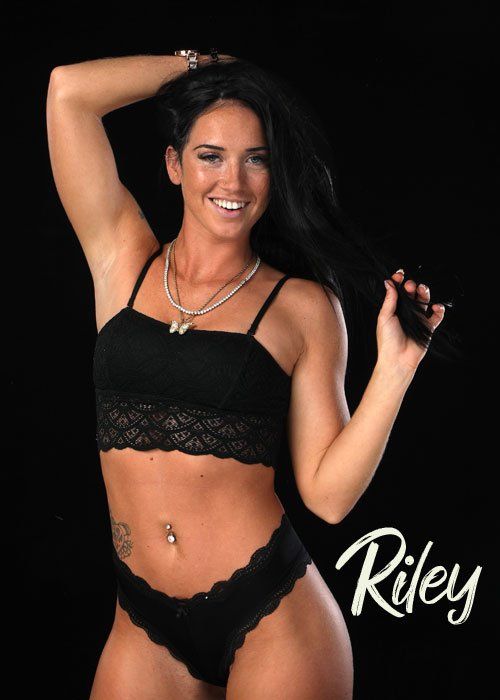 A woman in a black bra and panties is named riley