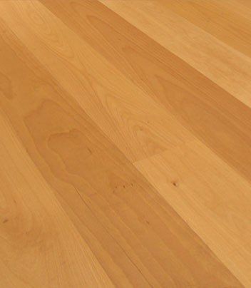 Eine Nahaufnahme eines Holzbodens mit einem diagonalen Muster.