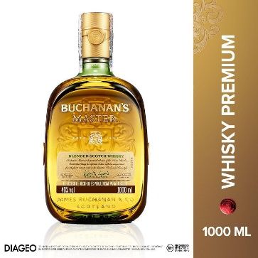 Botella de whisky Buchanan's Master. Etiqueta dorada, líquido marrón, tapón dorado, botella de 1000 ml. Whisky premium.