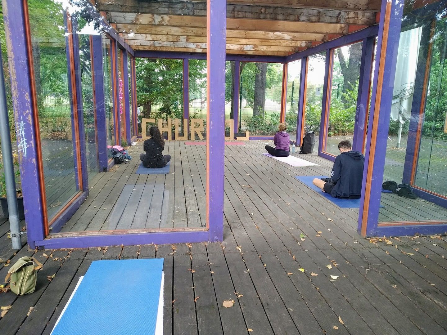 Yoga im Volkspark Friedrichshain