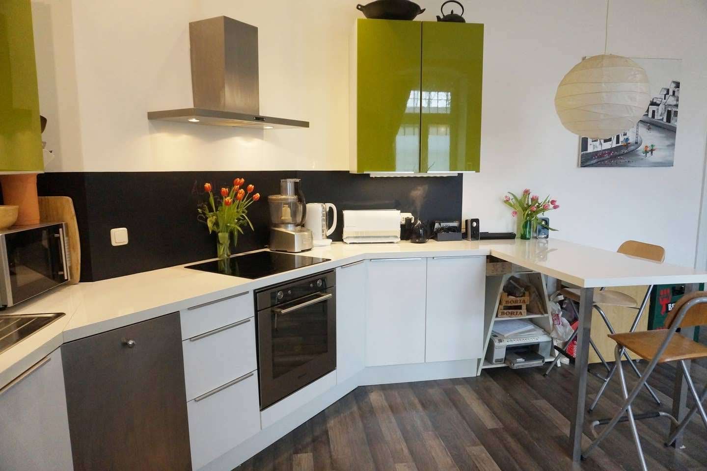 A kitchen  of our holiday renal in Berlin with a table and chairs in it