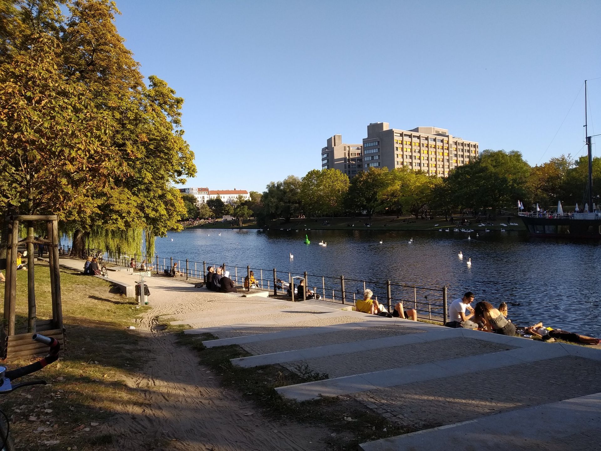 Kreuzberg am Ufer der Spree in Berlin