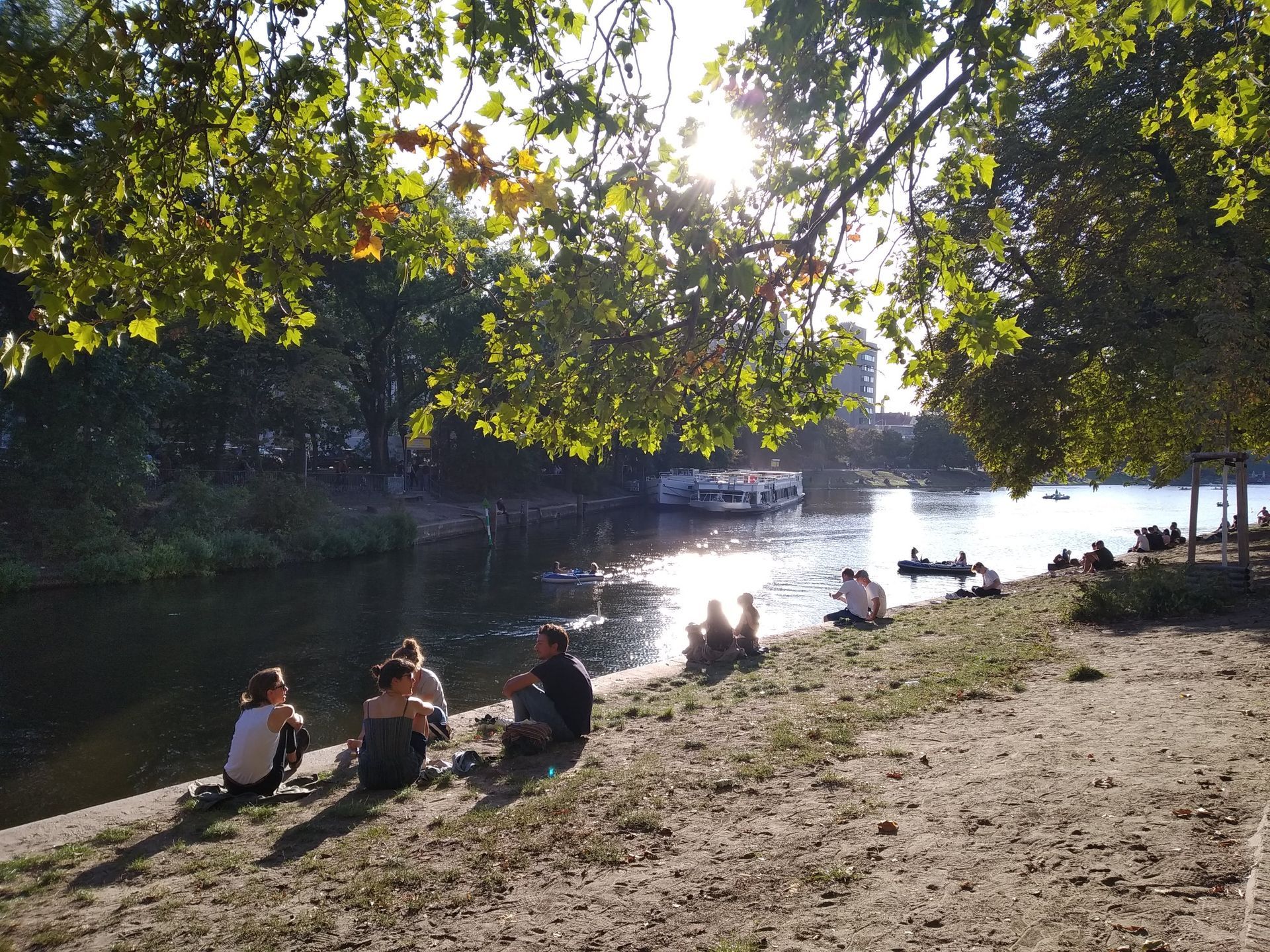 Picknick at the Spree in Kreuzberg in Berlin