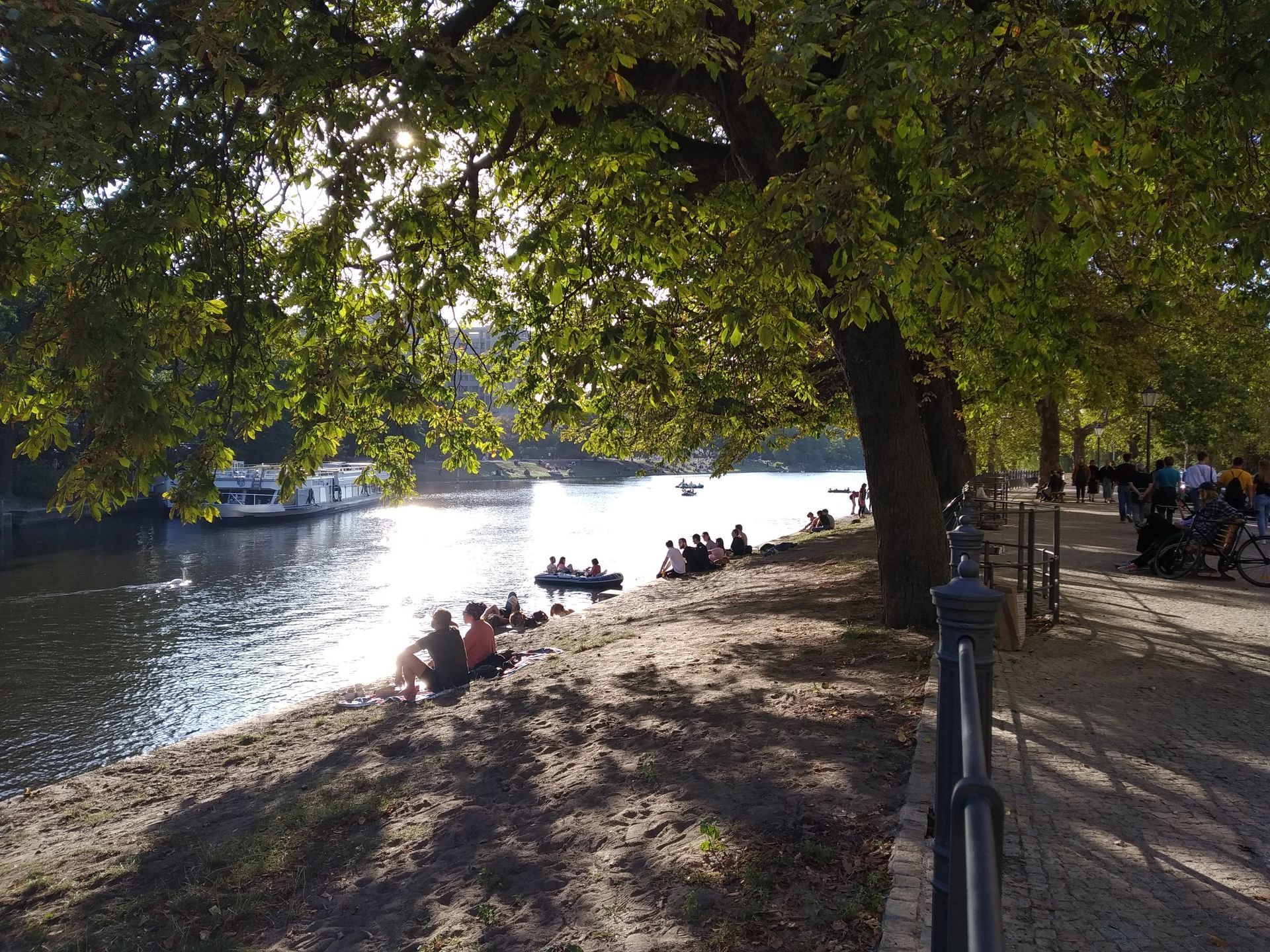 Kreuzberg am Ufer der Spree in Berlin