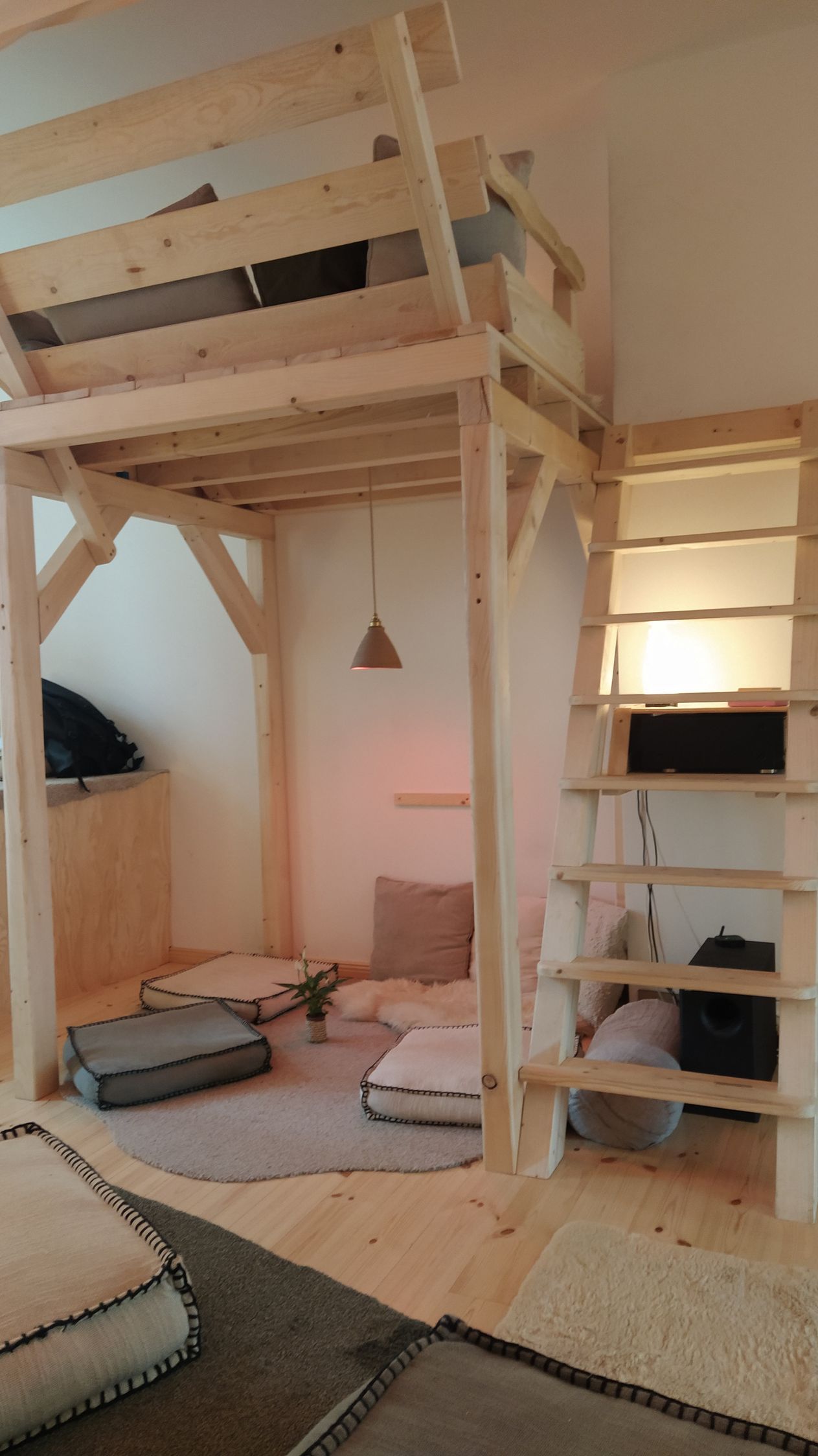 raised platform in Teeraum Sanvian in berlin prenzlauer berg