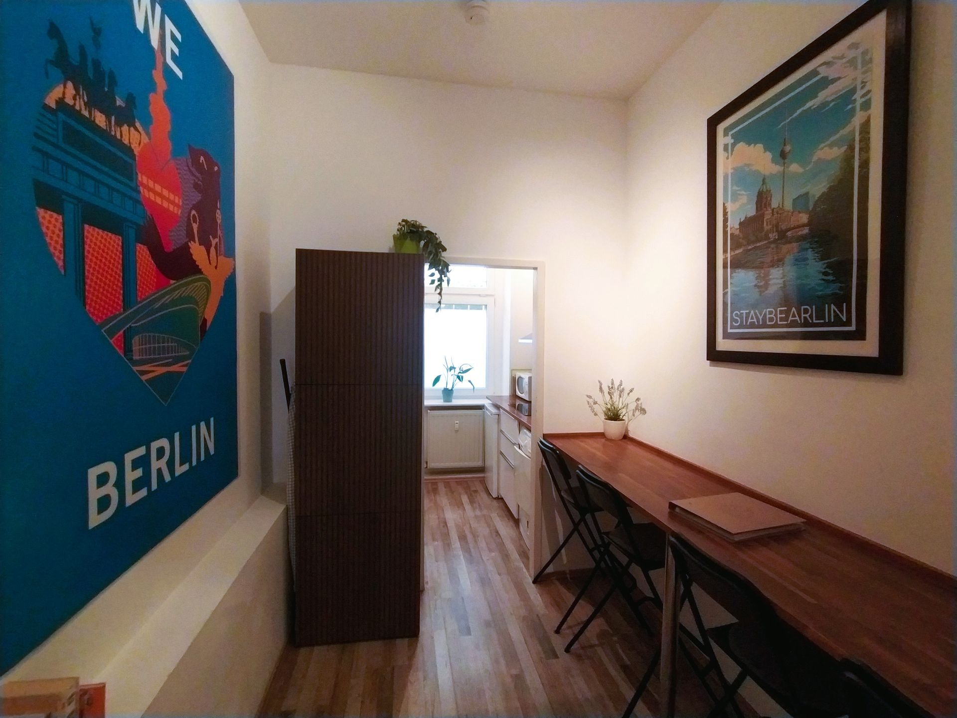 Dining area with 4 seats